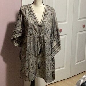 Elegant Paisley Tunic in Black and Gray